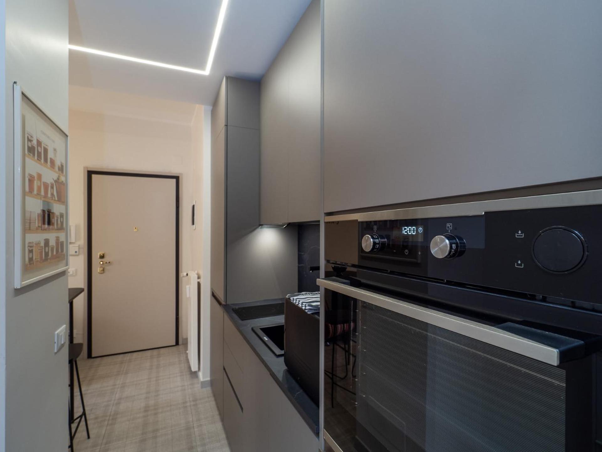 Stylish Flat With Balcony - 15 Min To Duomo Apartment Milan Exterior photo