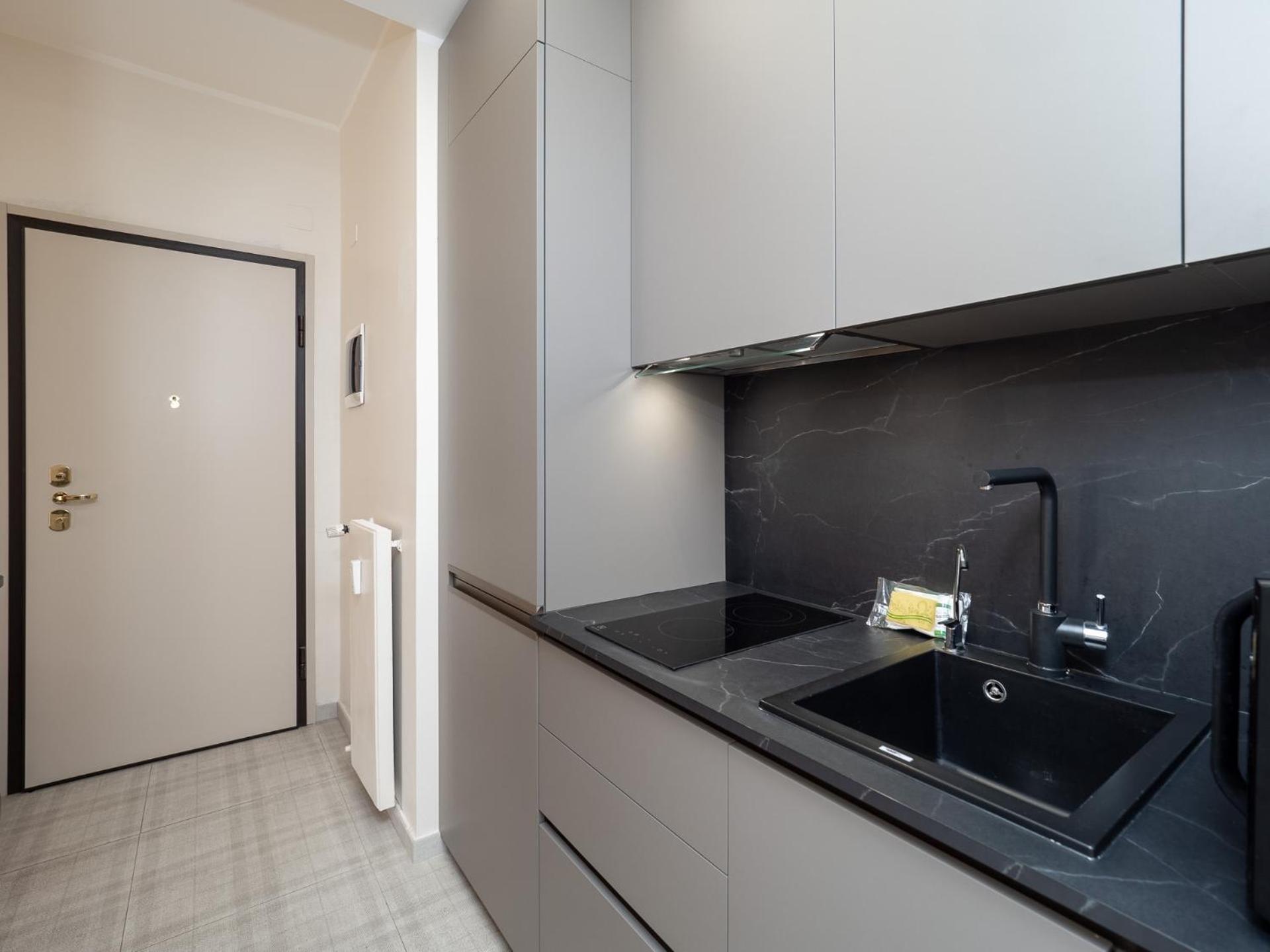 Stylish Flat With Balcony - 15 Min To Duomo Apartment Milan Exterior photo